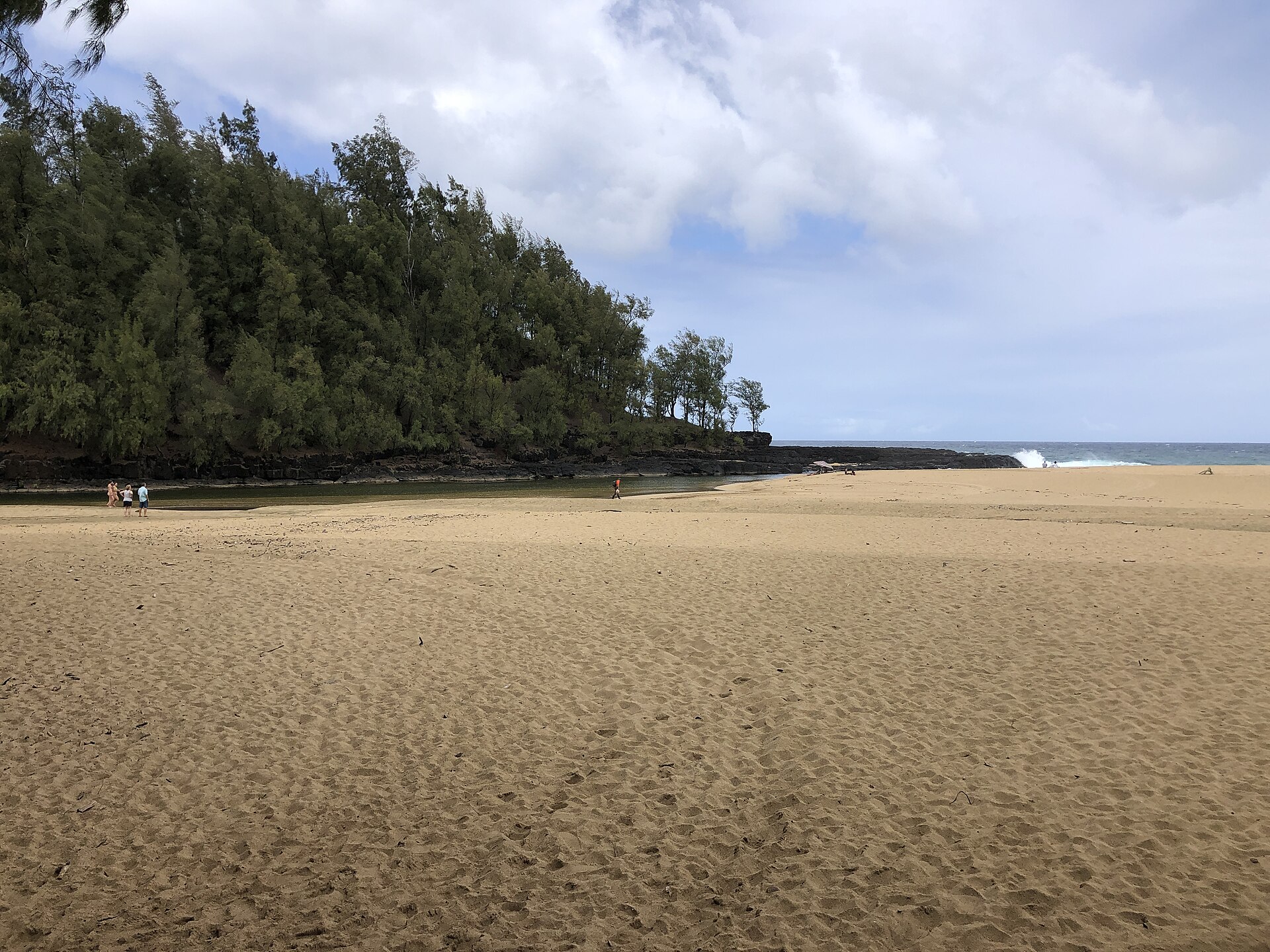 Lumahaʻi Beach
