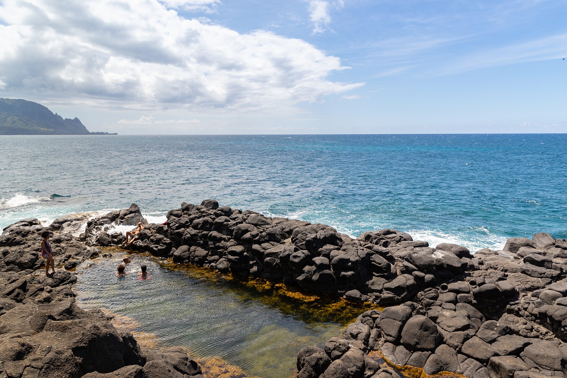 Queen's Bath and the lava shelf around it